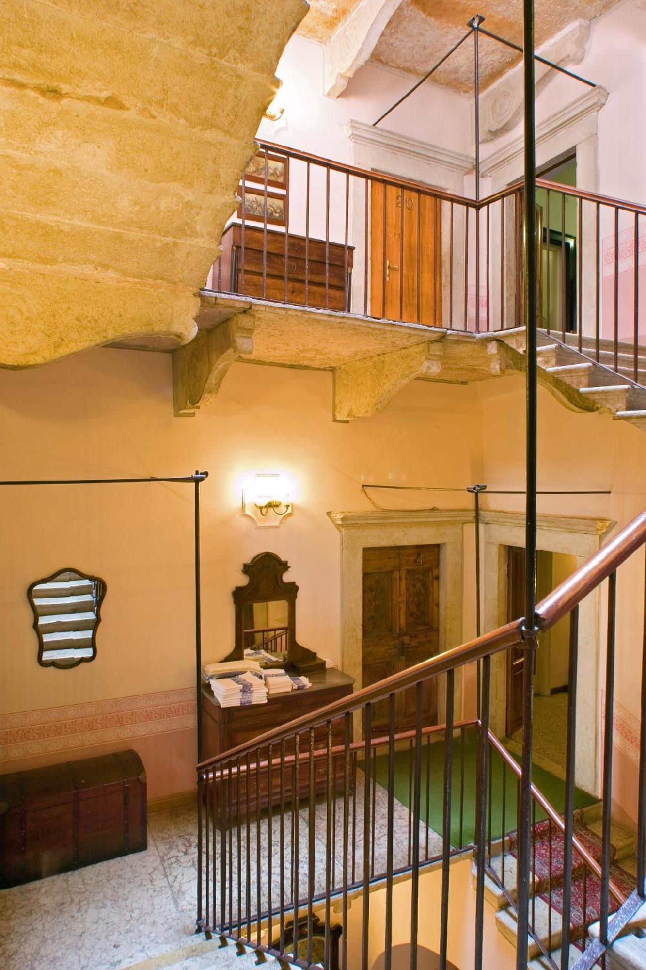 Albergo Bellavista Limone sul Garda Kültér fotó